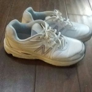 Women's New Balance tennis shoes